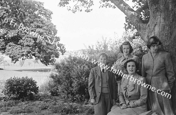 GLIN CASTLE GROUP IN RAIN DESMOND (K OF GLIN) FIELDA RACHEL AND MADAME FITZGERALD